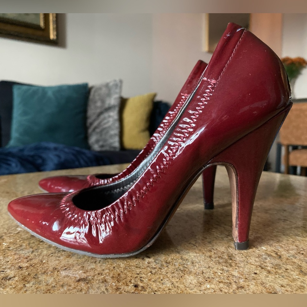 BCBG Max AZRIA burgundy patent leather pumps. Size 5.5